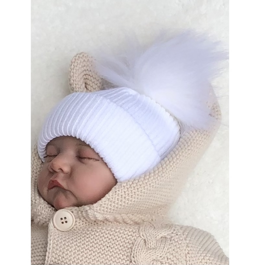 SAMBA babies unisex knitted faux fur pom hat in white