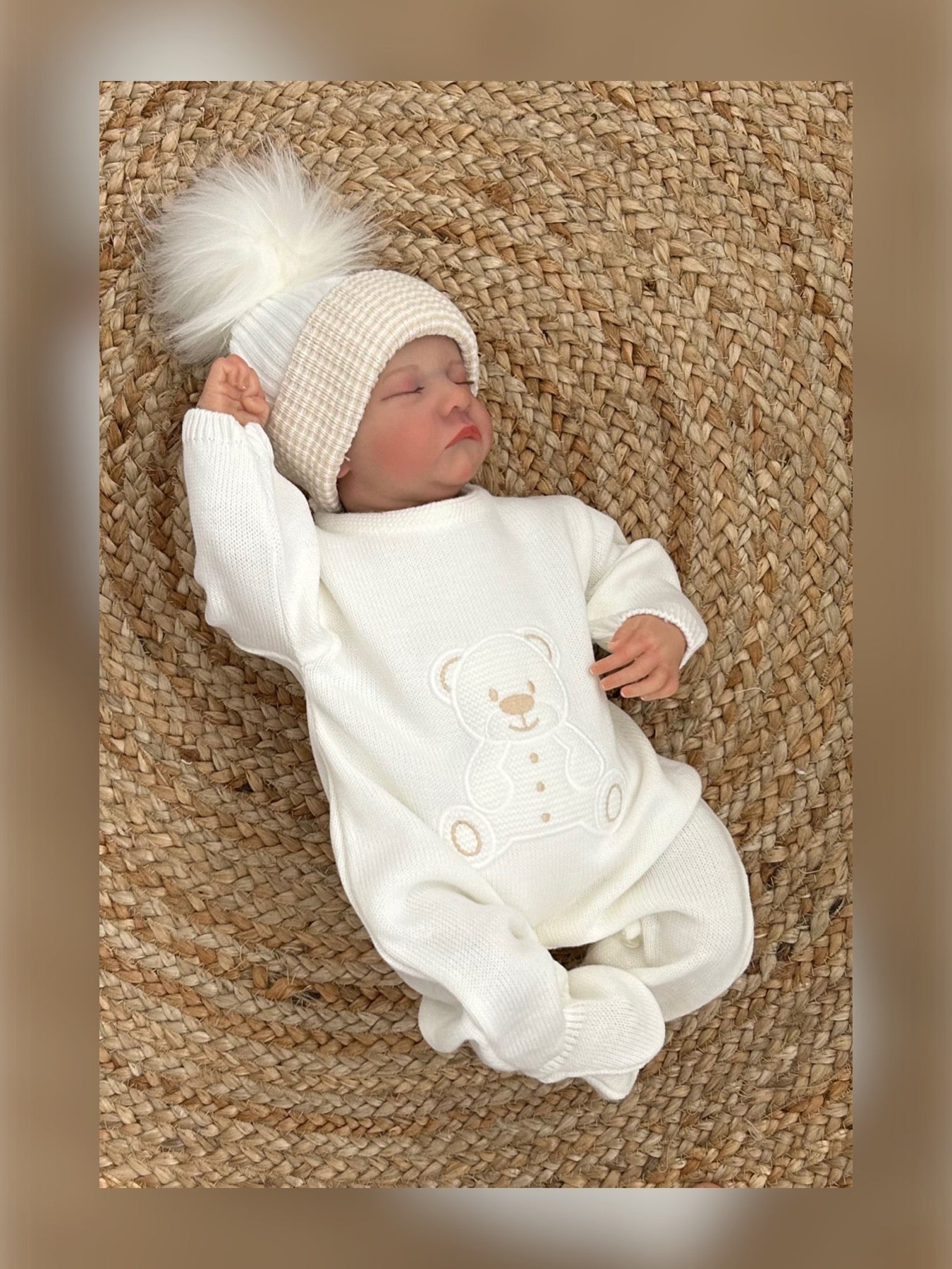 BEARLY CUTE babies white knitted all in one romper teddy motif boys girls unisex