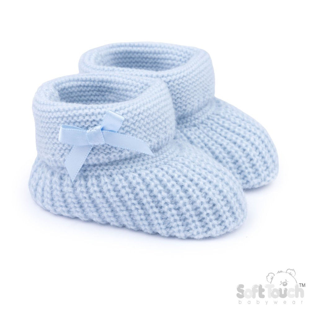 Babies soft knitted bootees