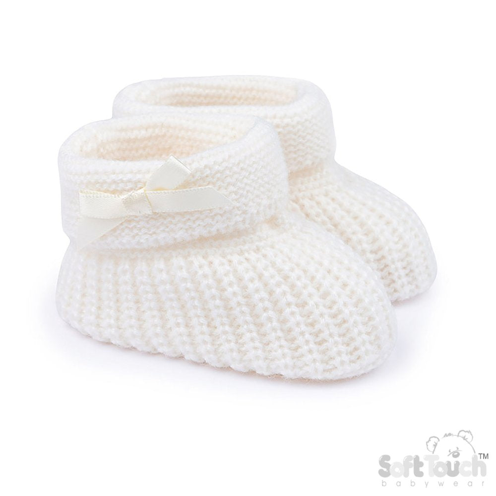 Babies soft knitted bootees