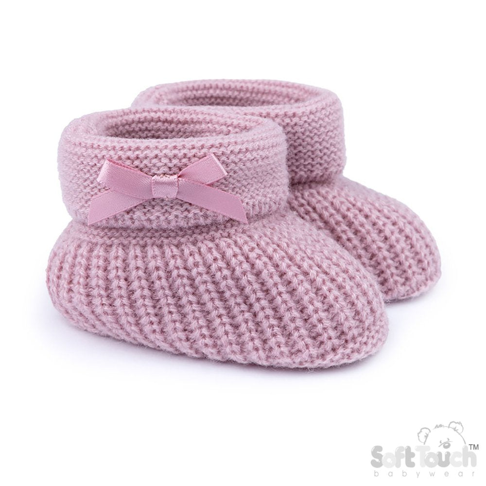 Babies soft knitted bootees