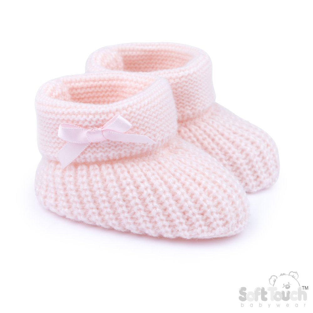Babies soft knitted bootees