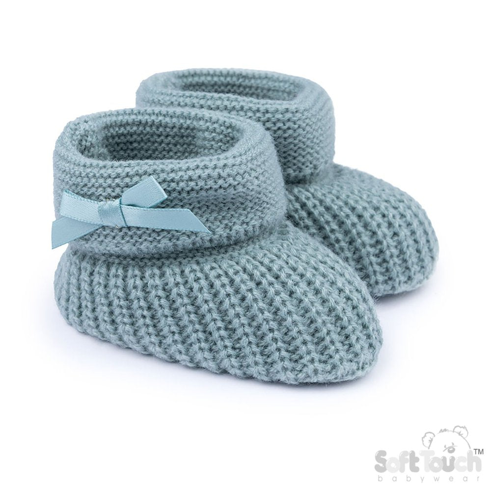 Babies soft knitted bootees