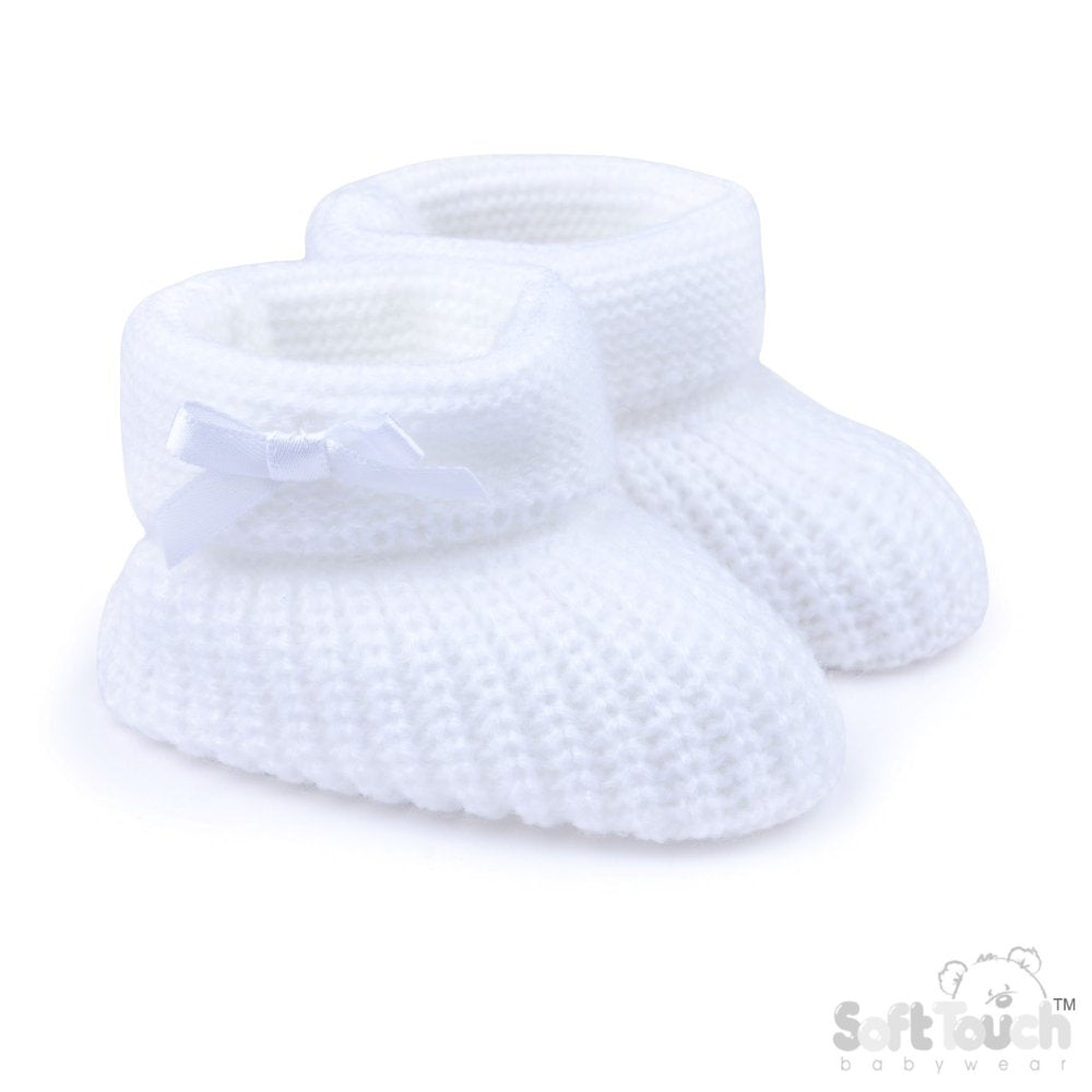 Babies soft knitted bootees