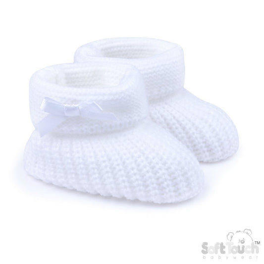 Babies soft knitted bootees